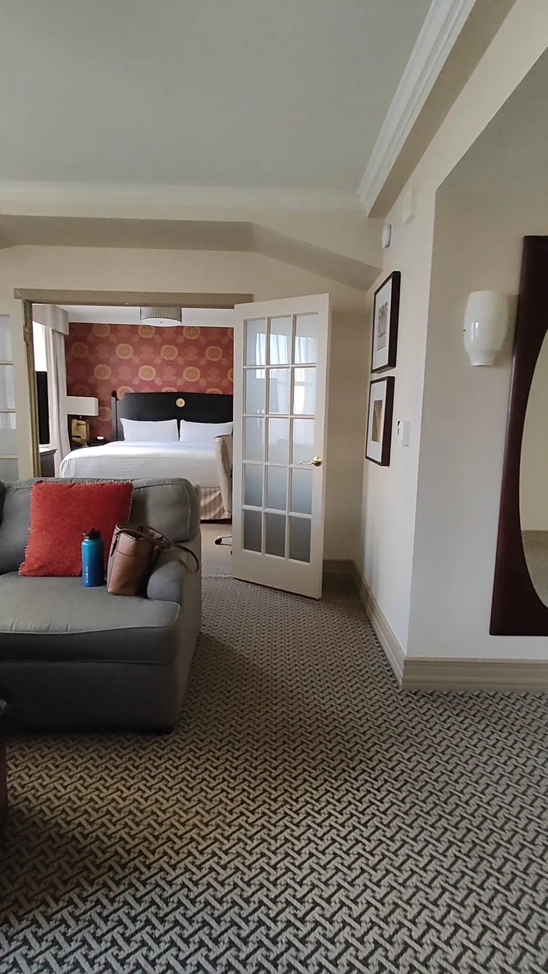 bedroom-suitelounge