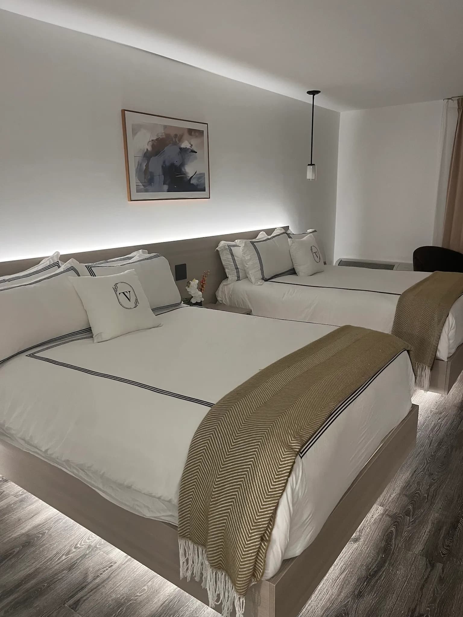 bedroom-doublebeds