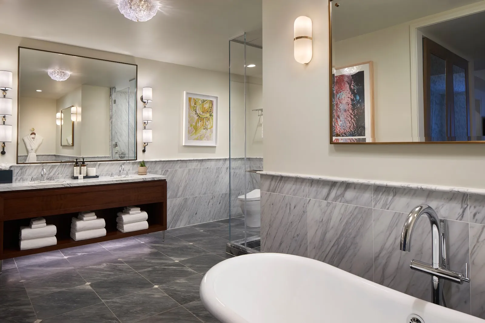 bathroom-bathtub