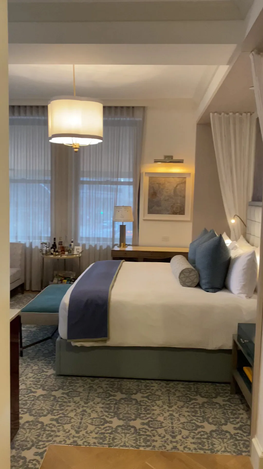 bedroom-kingbed