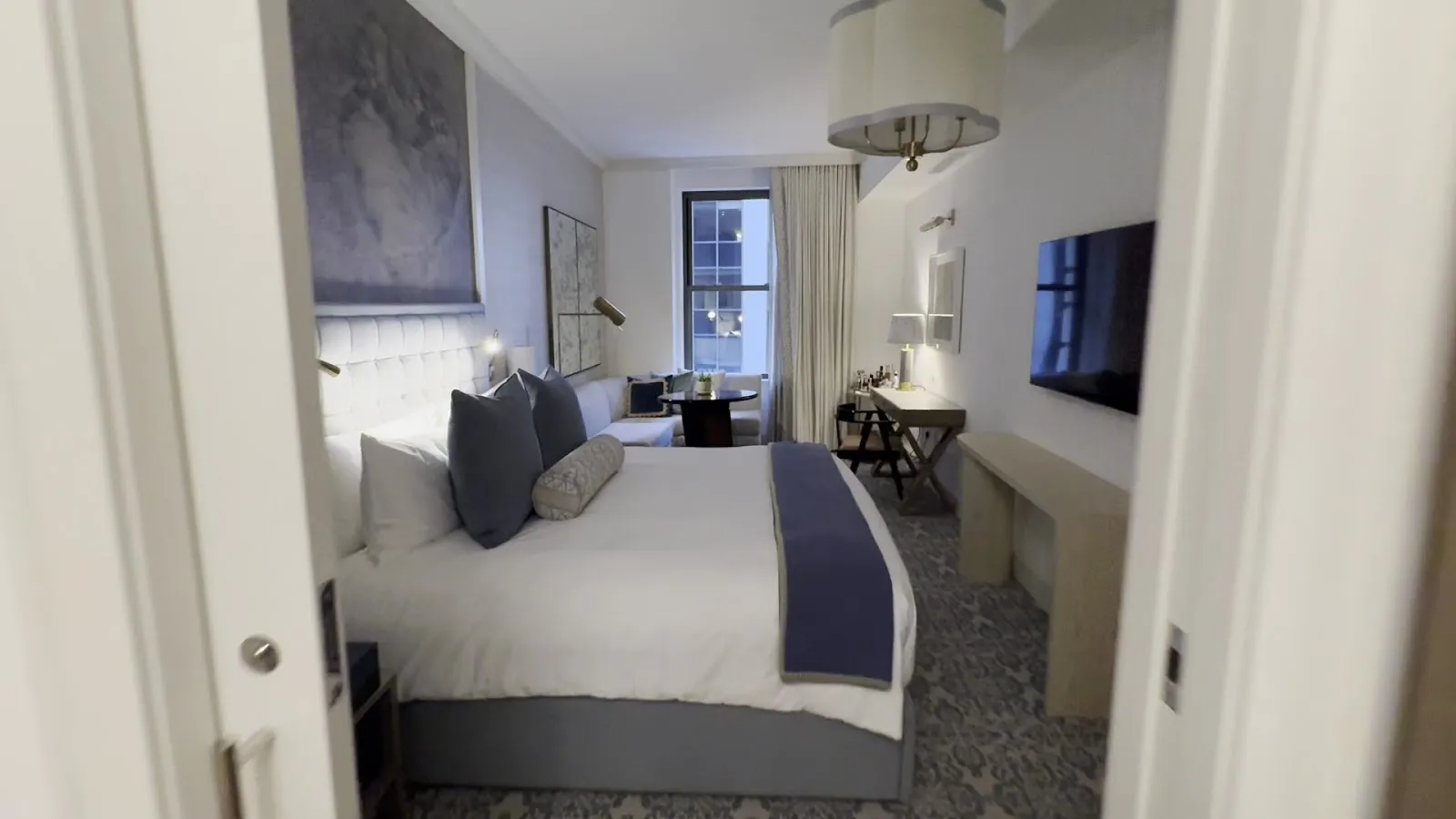 bedroom-kingbed-3