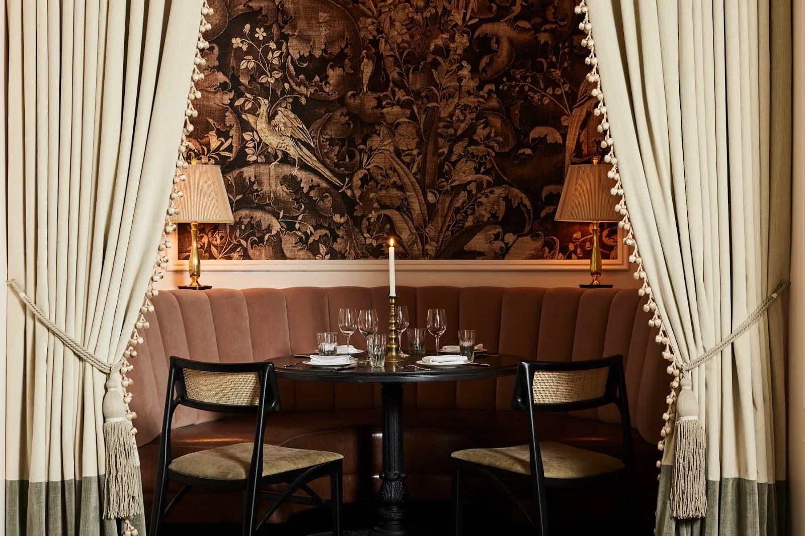 dining-booth