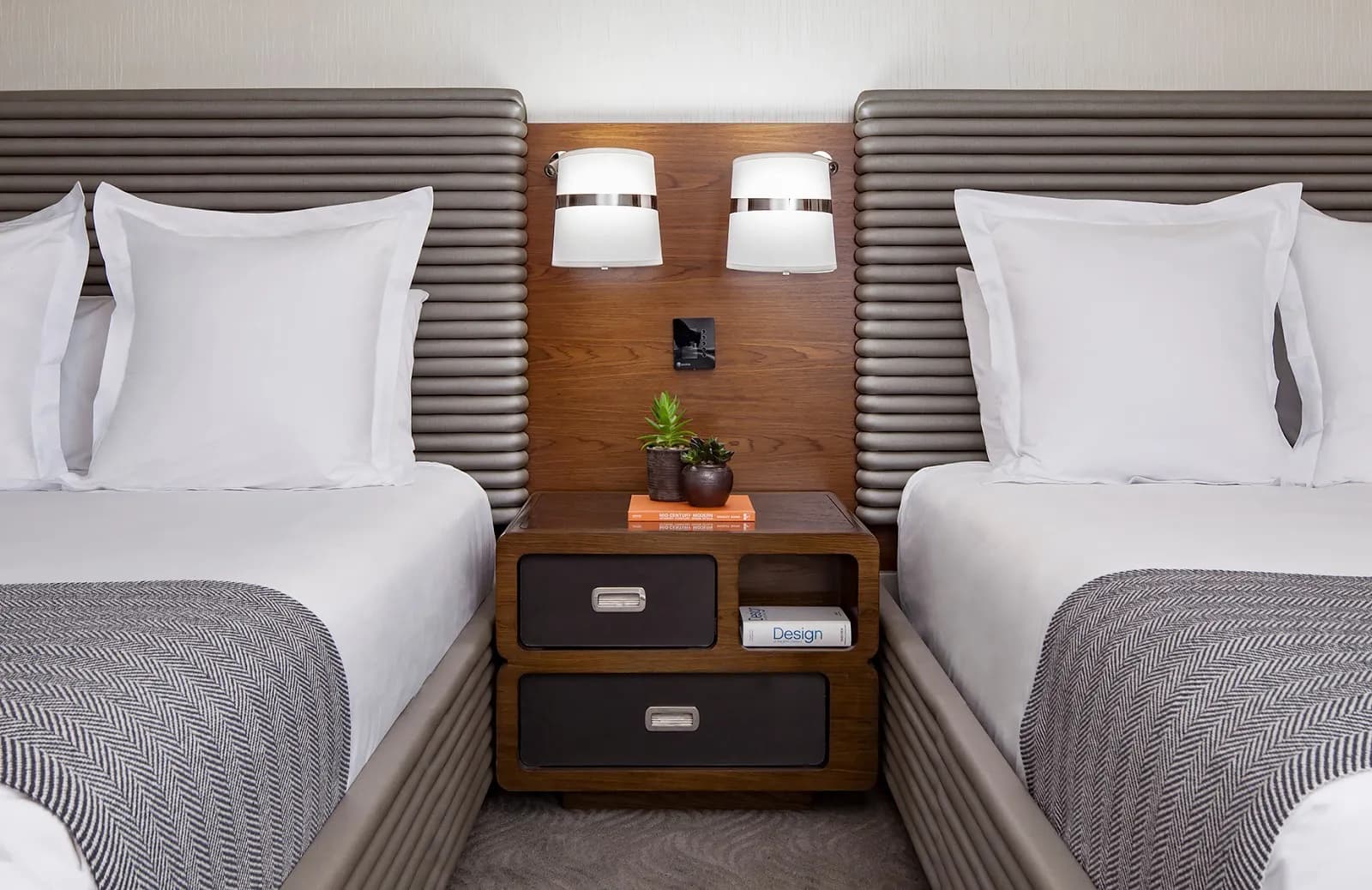 bedroom-doublebeds-2