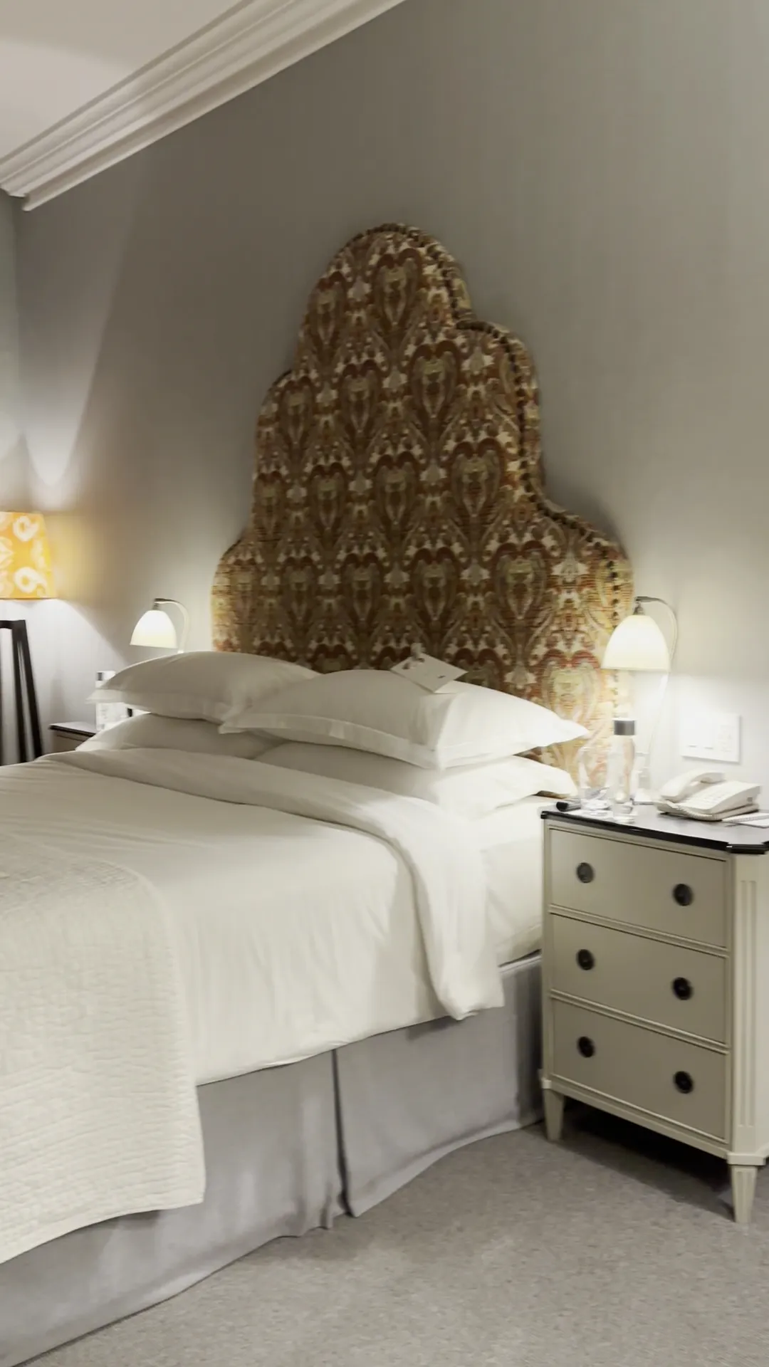 bedroom-kingbed