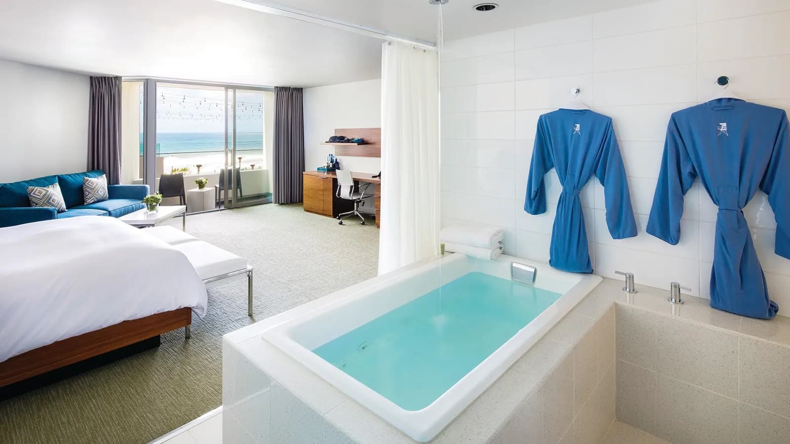 bedroom-suitebathtub