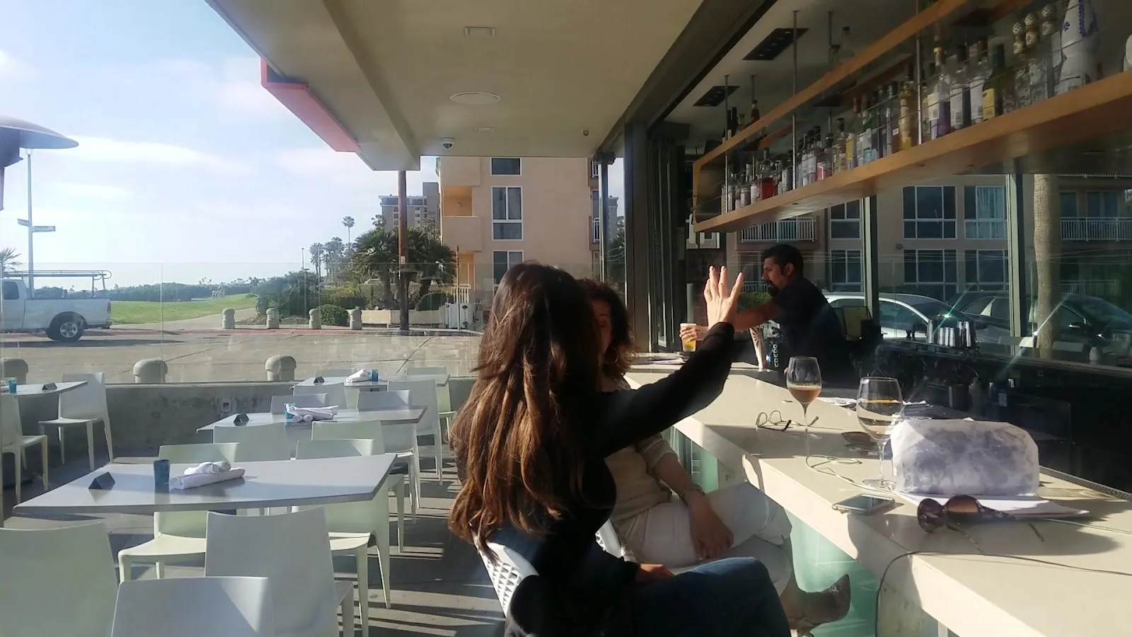 dining-outdoorbar