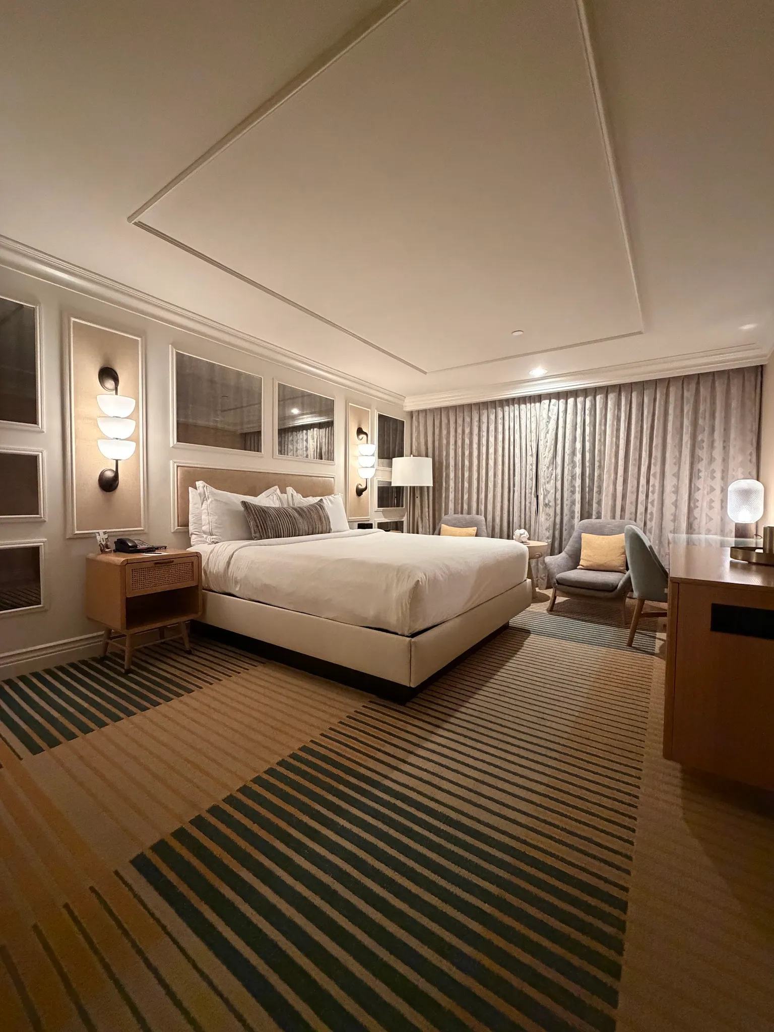 bedroom-kingbed-4