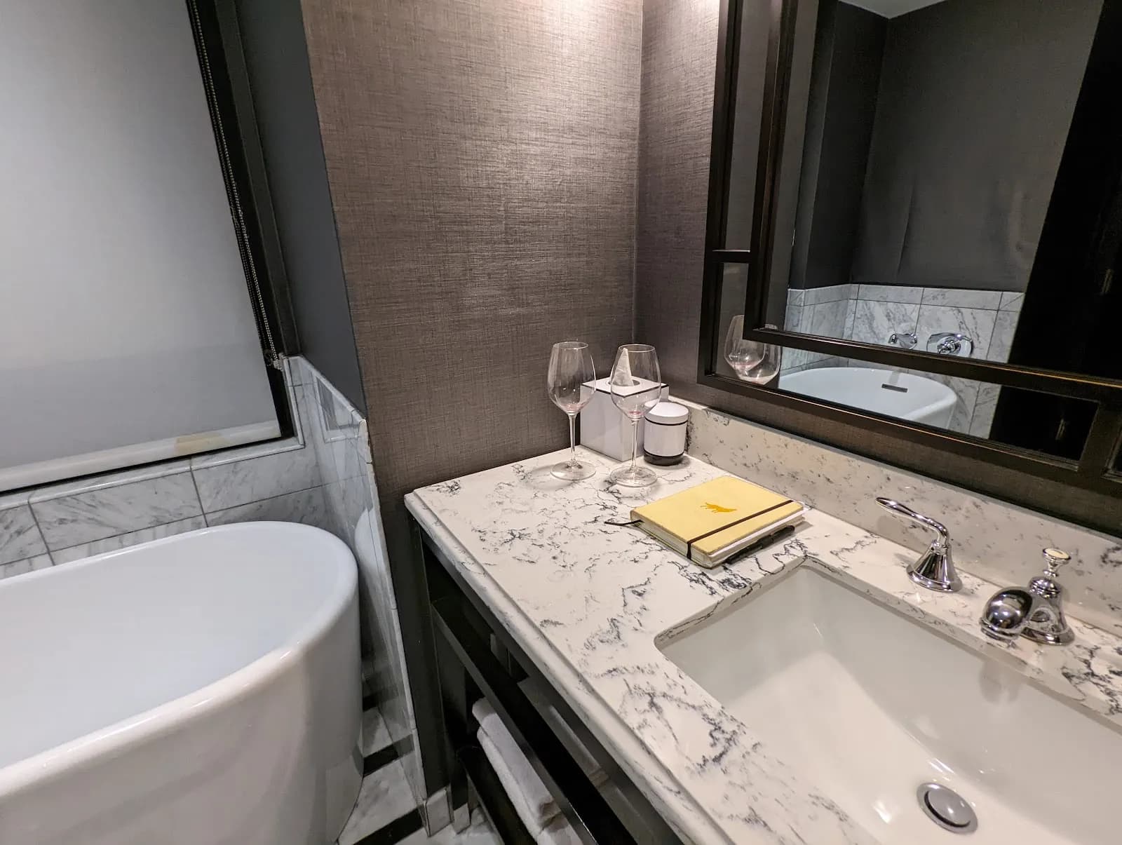bathroom-bathtub