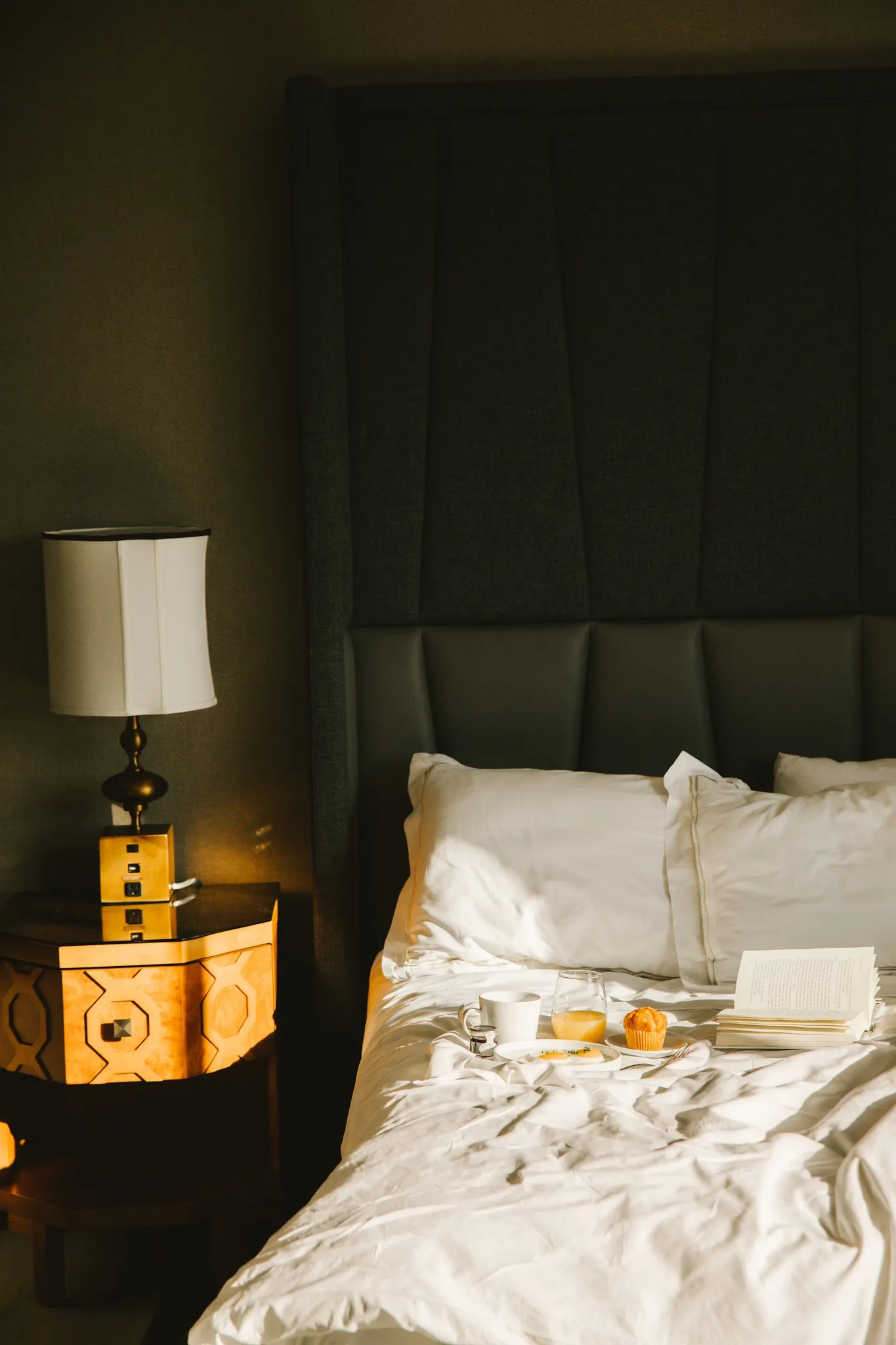 bedroom-kingbed