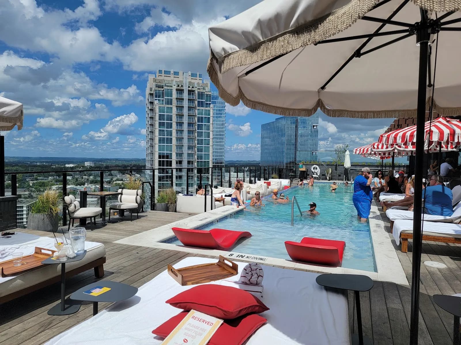 amenities-pool