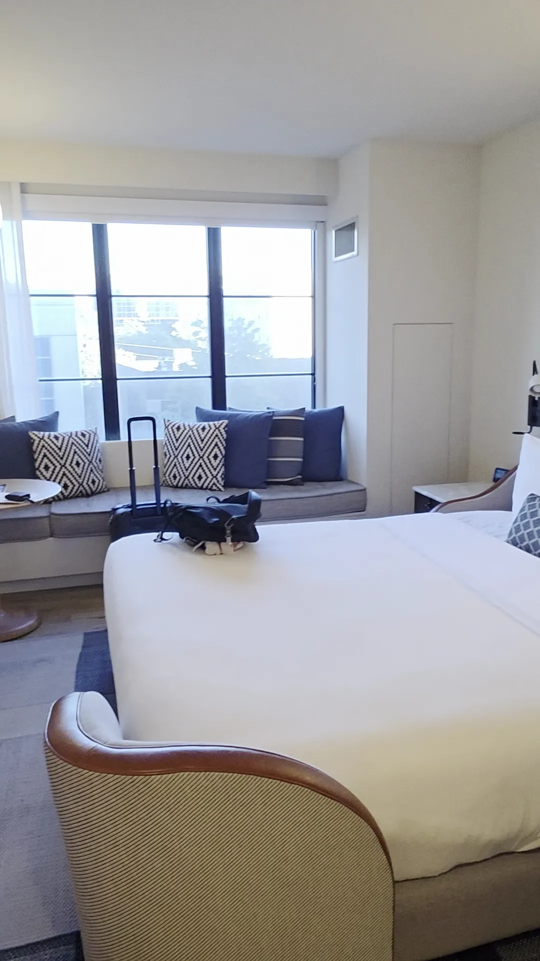 bedroom-kingbed-2