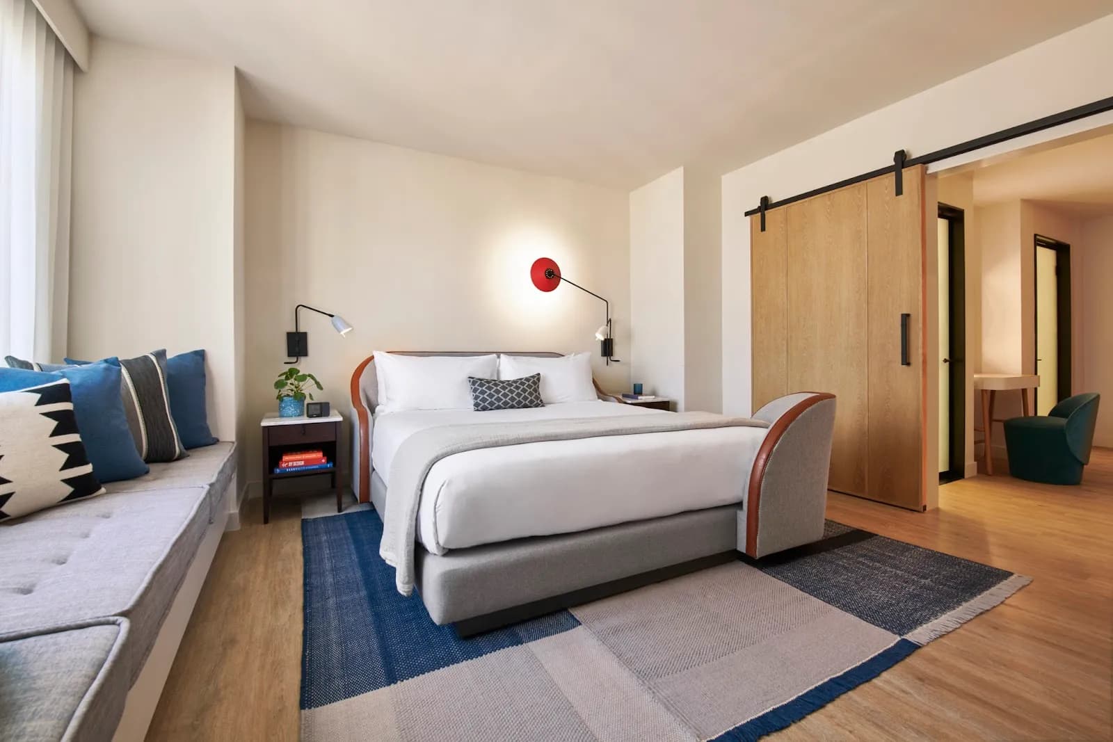 bedroom-kingbed-3
