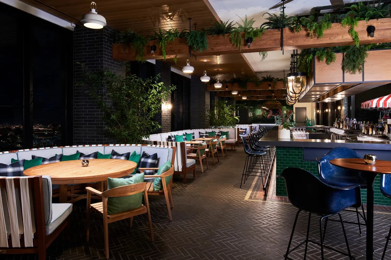 dining-rooftopbar