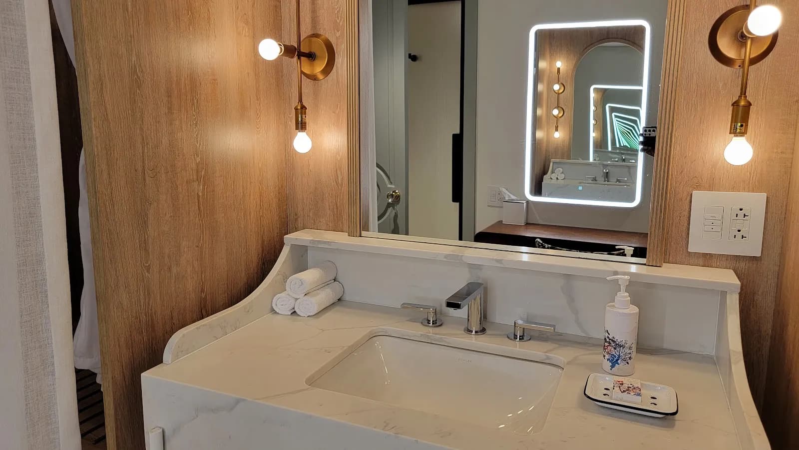 bathroom-vanity