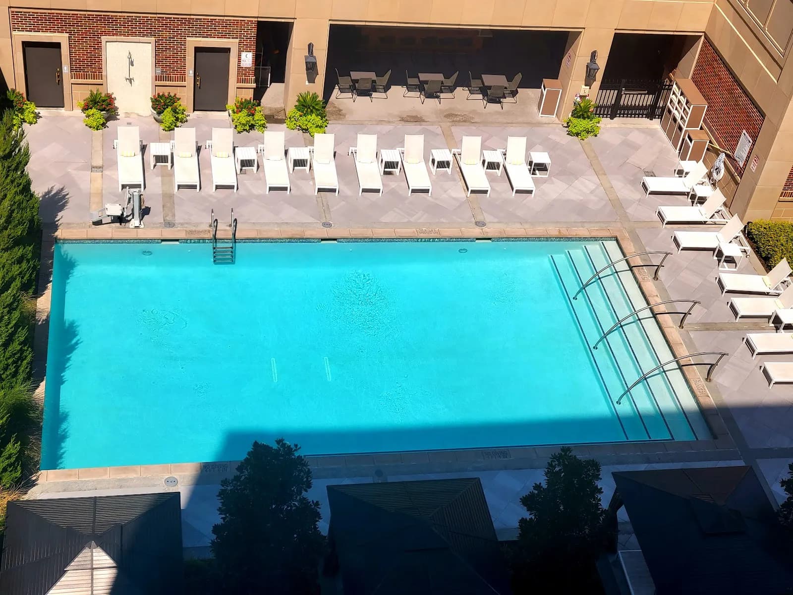 amenities-pool
