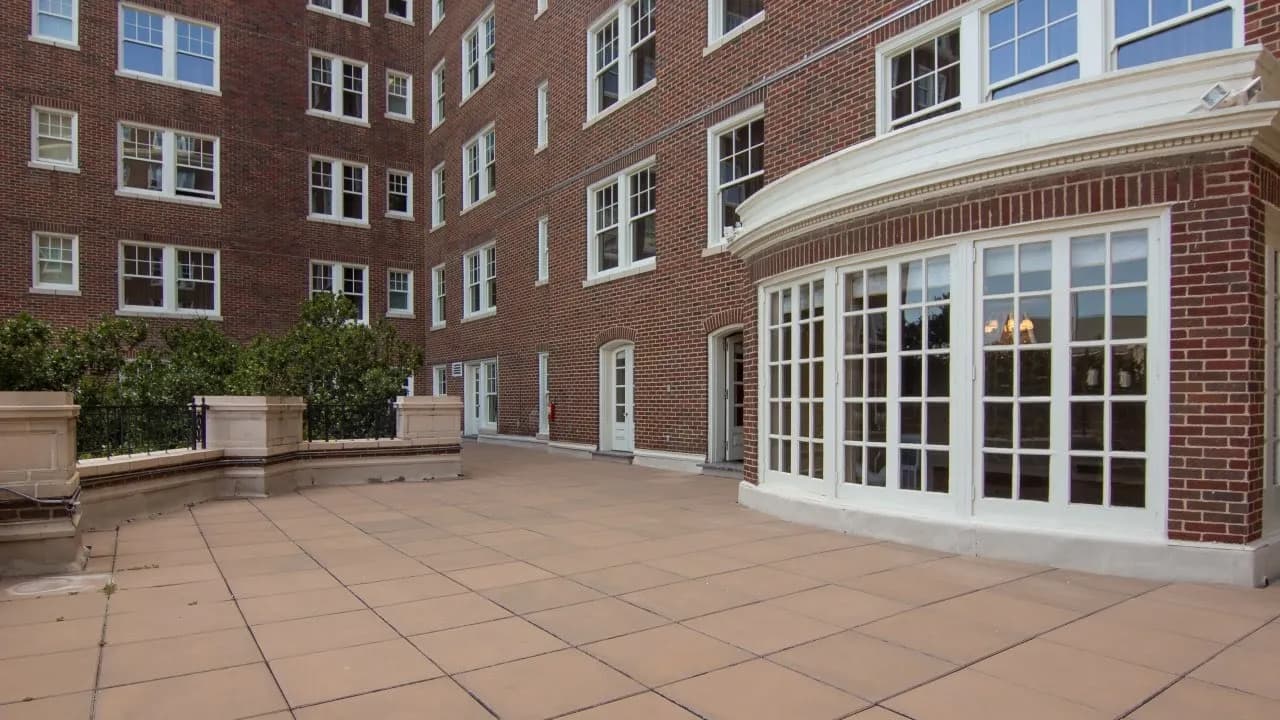 exterior-courtyard