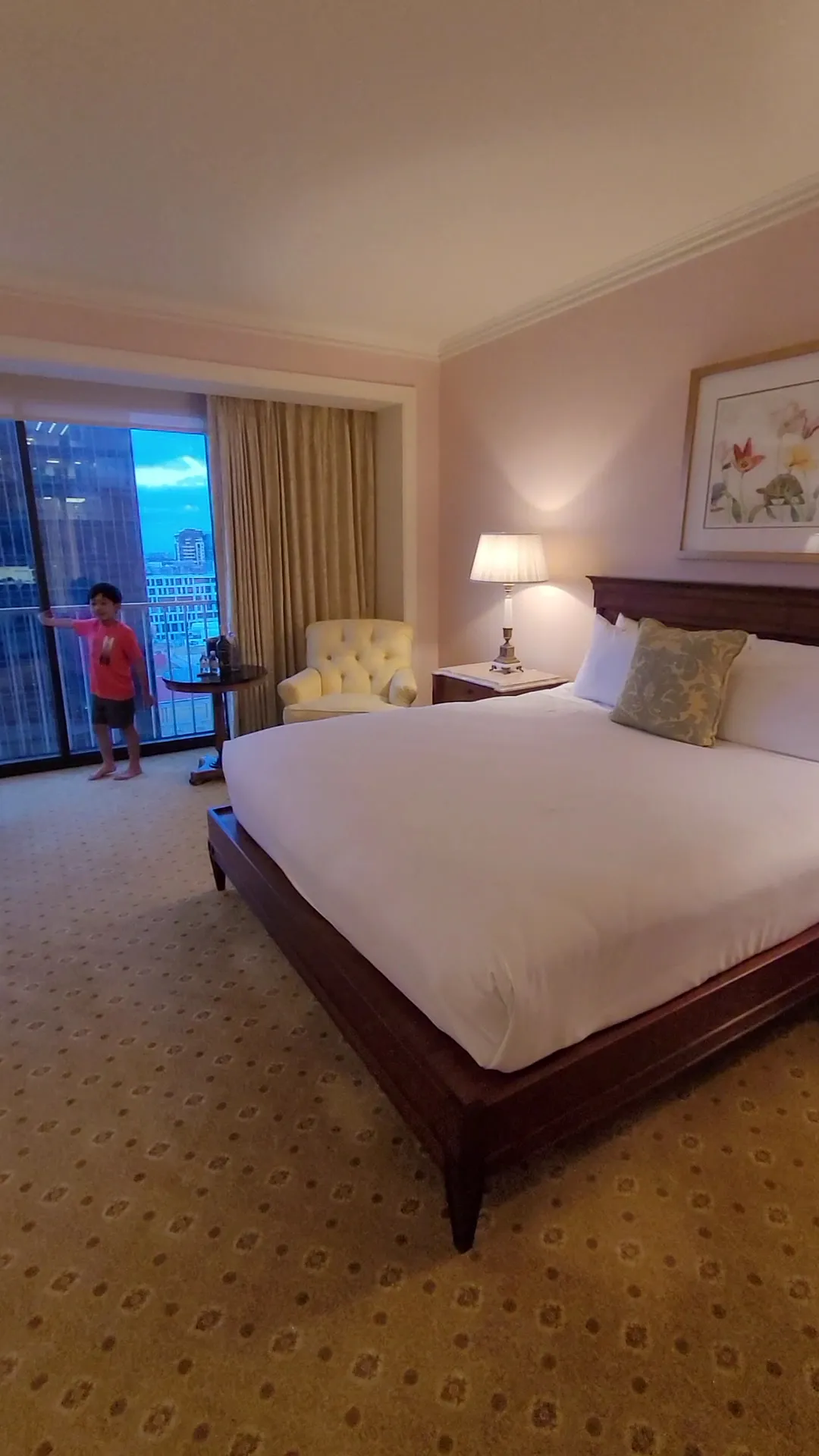 bedroom-kingbed