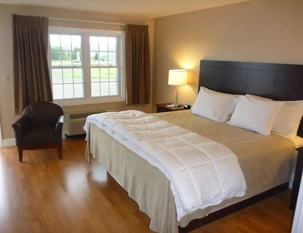 bedroom-kingbed